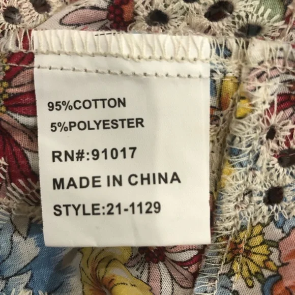 Women’s floral eyelet summer top by Solitaire NWT Size Large - Picture 5 of 7